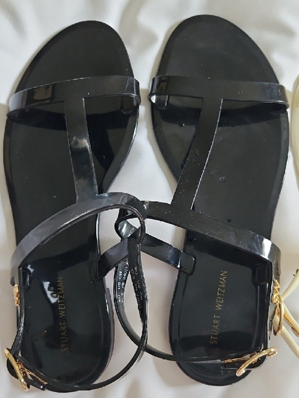 STUART weitzman Women's Cream Strappy Flat Sandals - Sleek T-Strap Design Size 7 - Picture 2 of 8